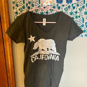 VINTAGE V-NECK TEE!
